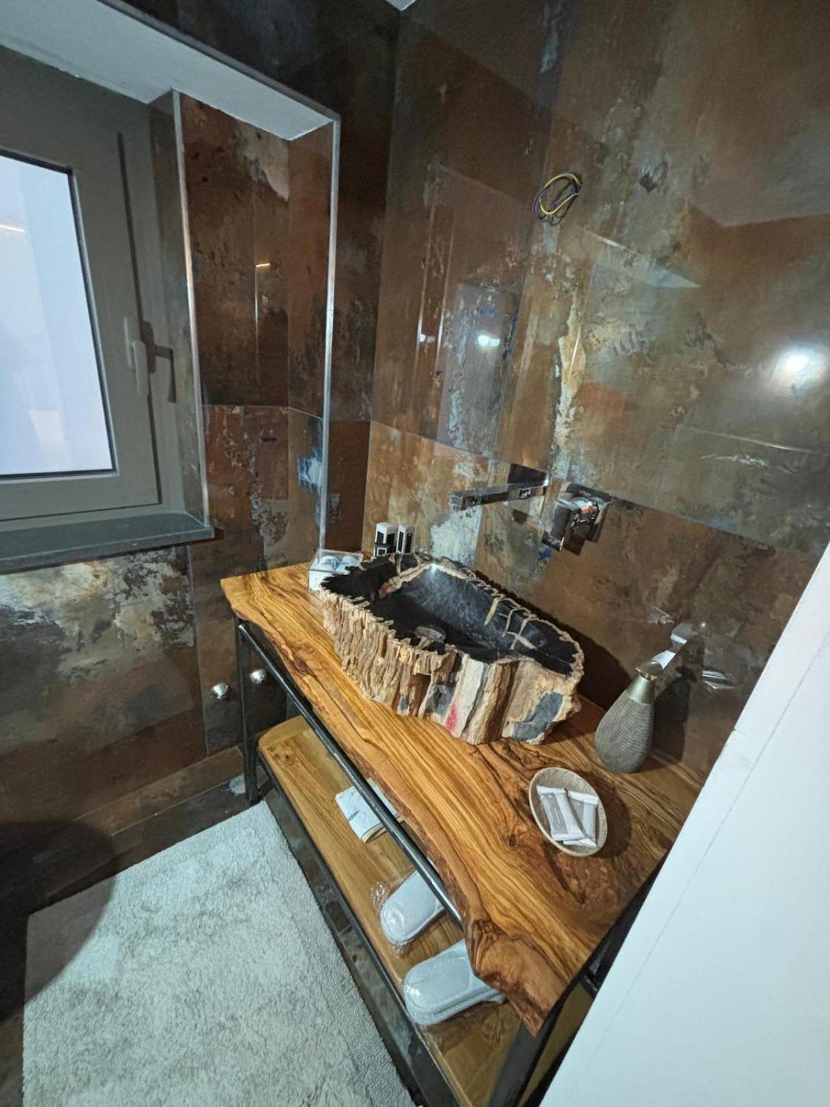 J Luxury Home トロペーア エクステリア 写真