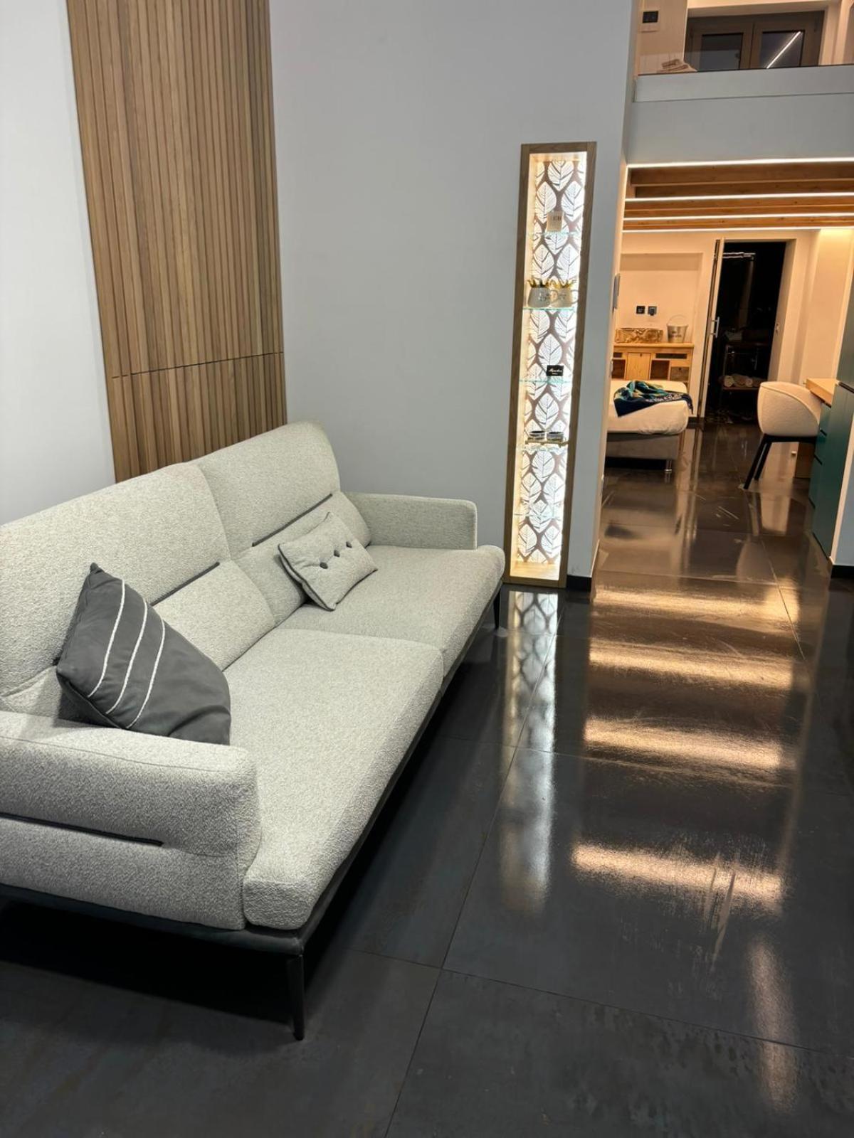 J Luxury Home トロペーア エクステリア 写真