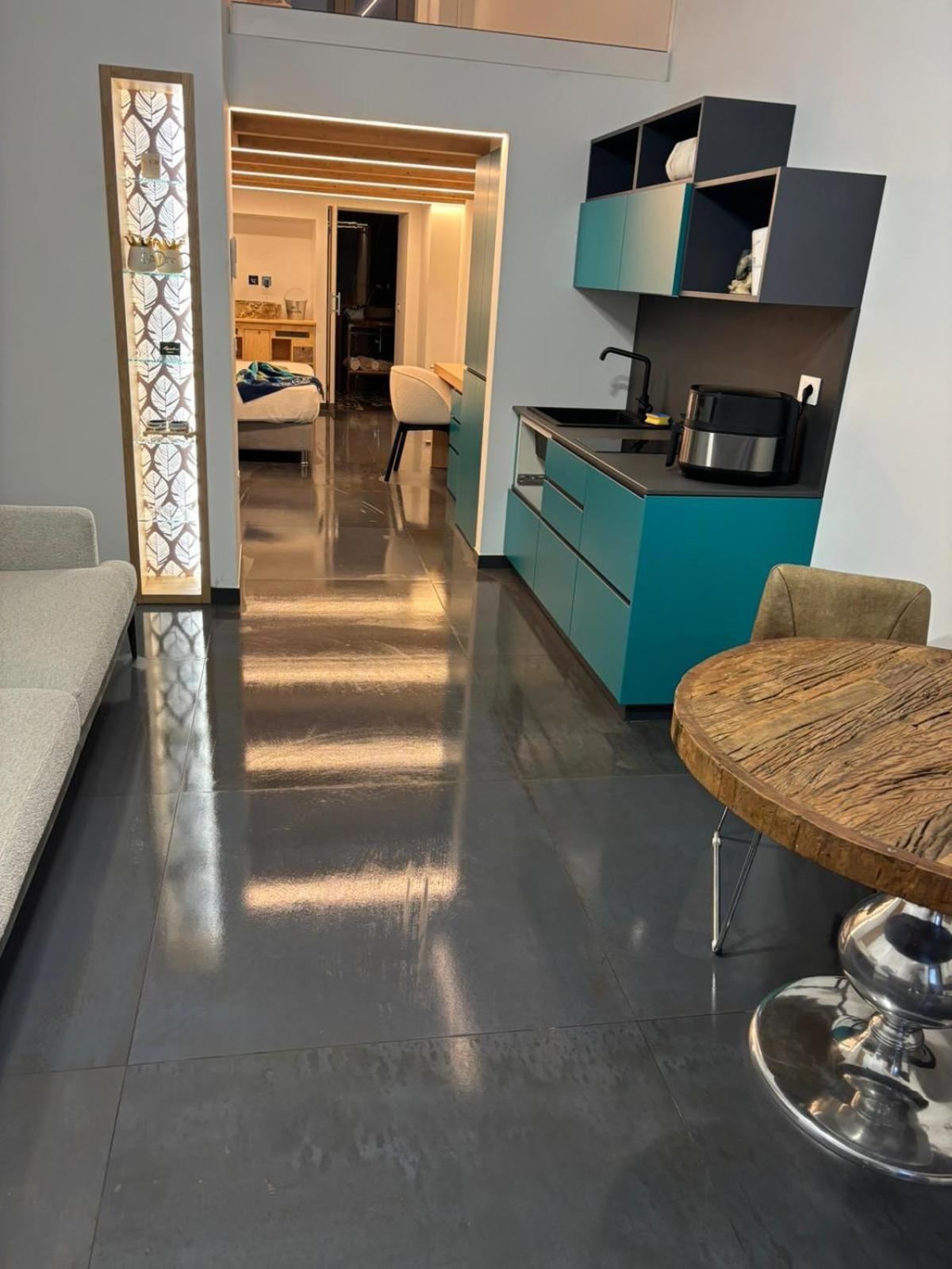 J Luxury Home トロペーア エクステリア 写真