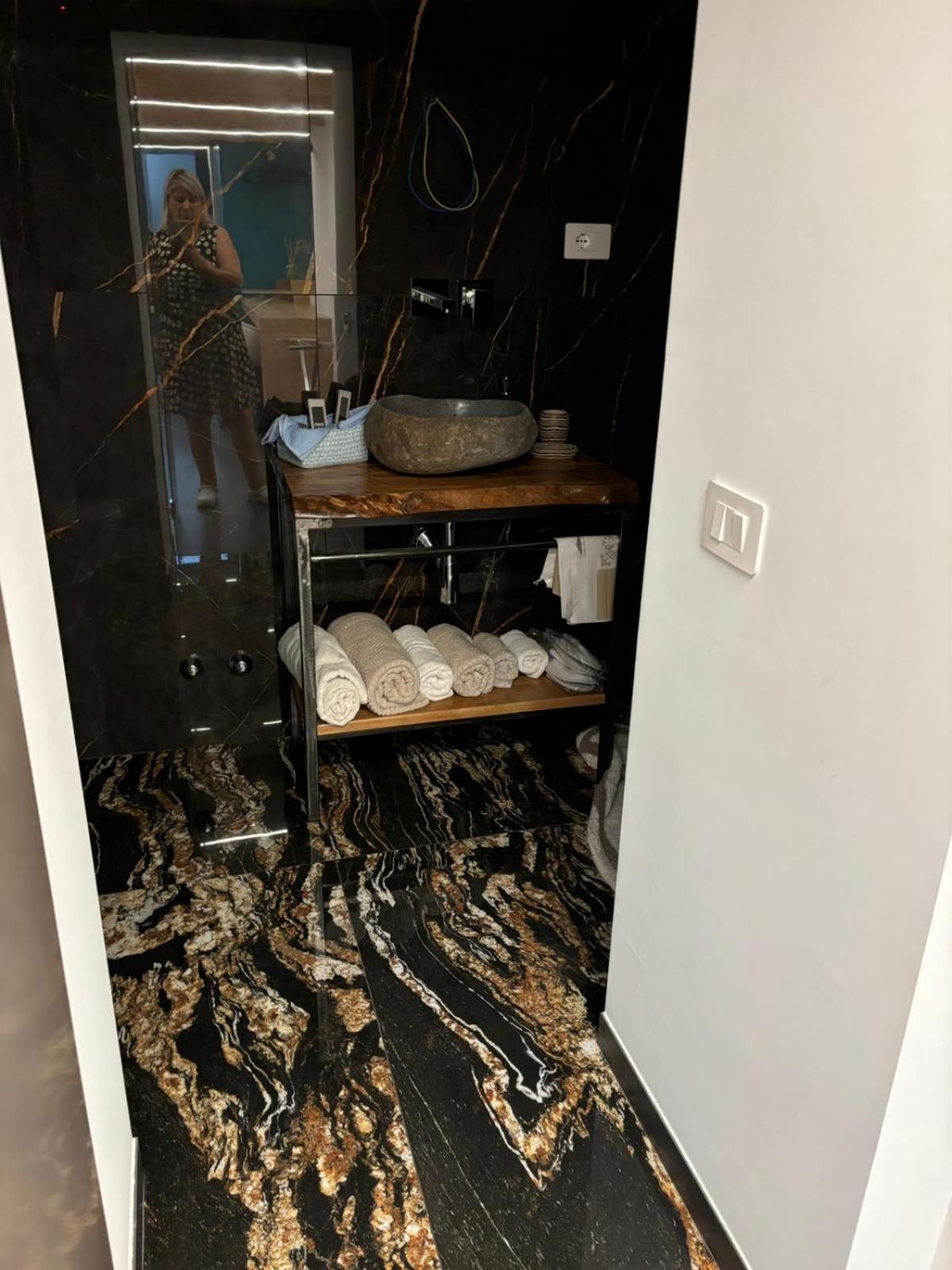 J Luxury Home トロペーア エクステリア 写真