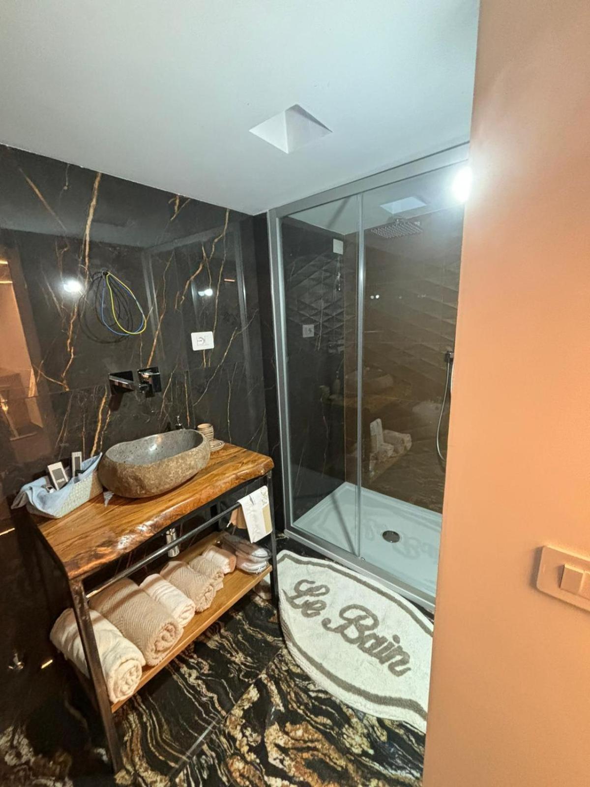 J Luxury Home トロペーア エクステリア 写真