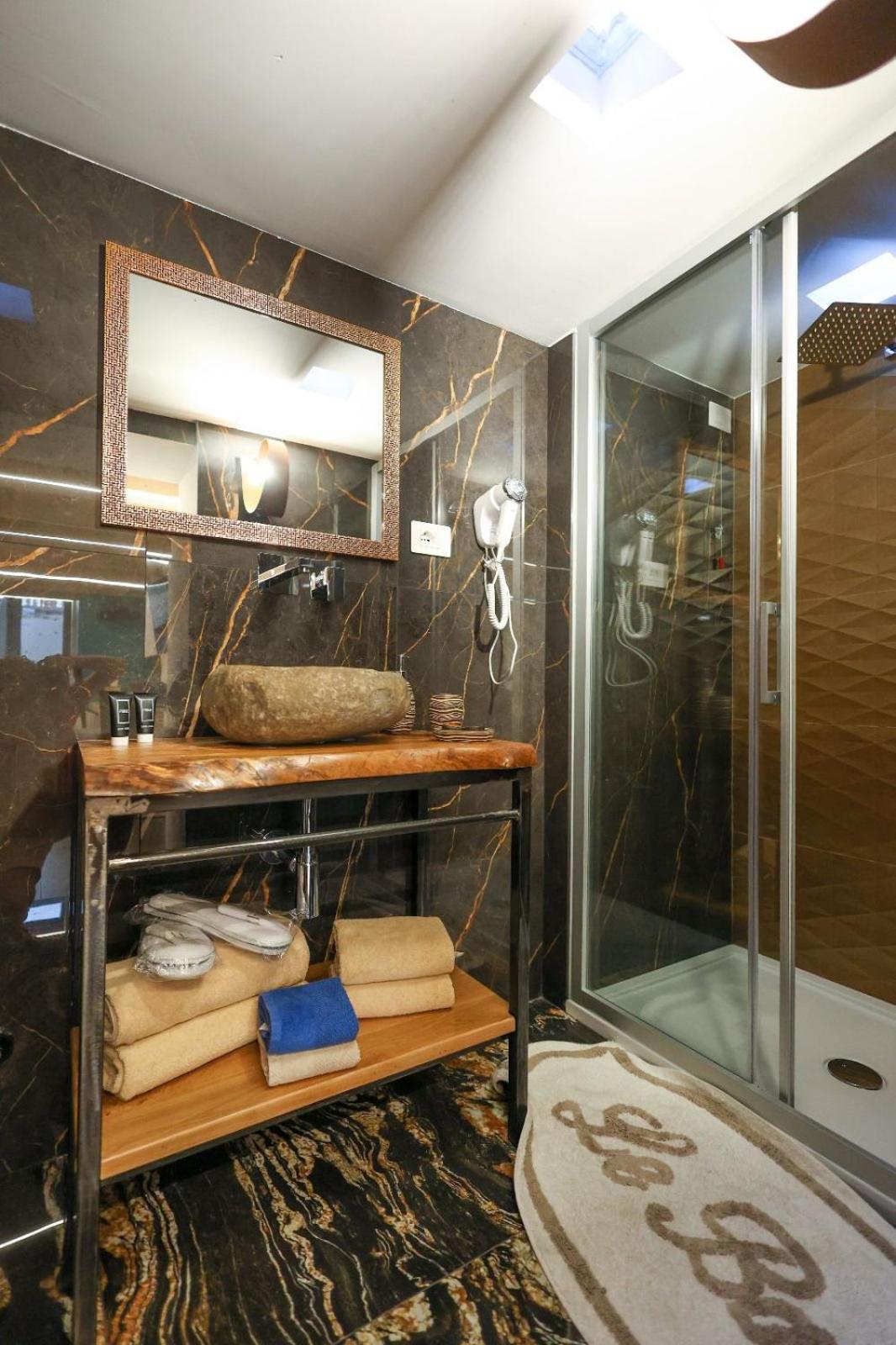 J Luxury Home トロペーア エクステリア 写真