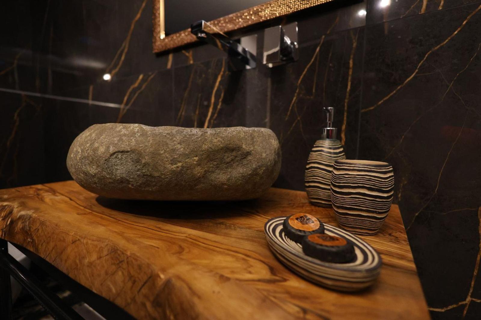 J Luxury Home トロペーア エクステリア 写真